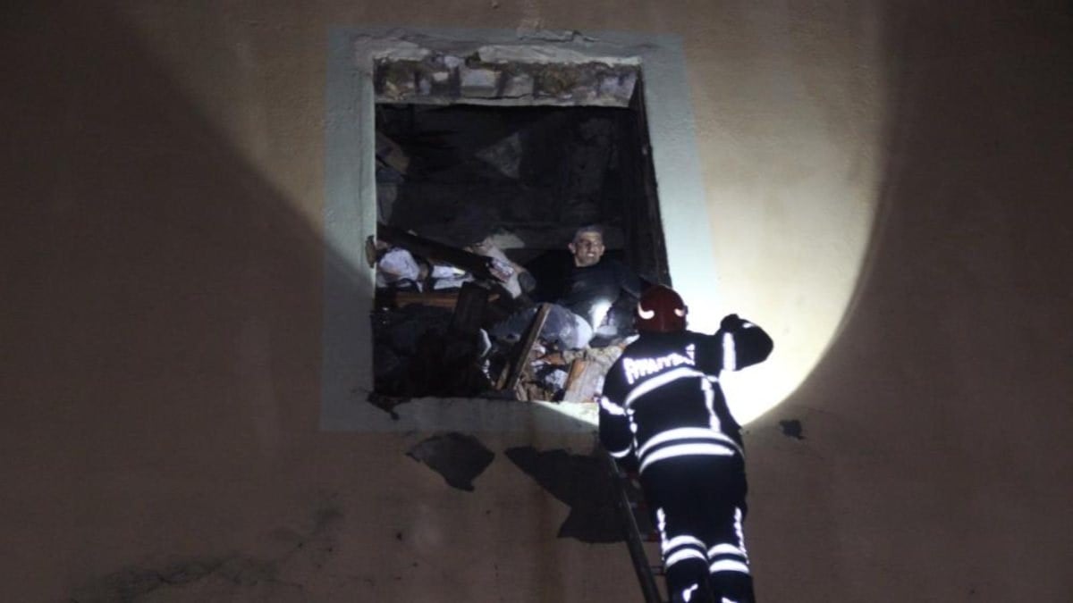 Kocaeli'de şaşırtan olay: 100 metrelik kuleye çıkıp mahsur kaldılar