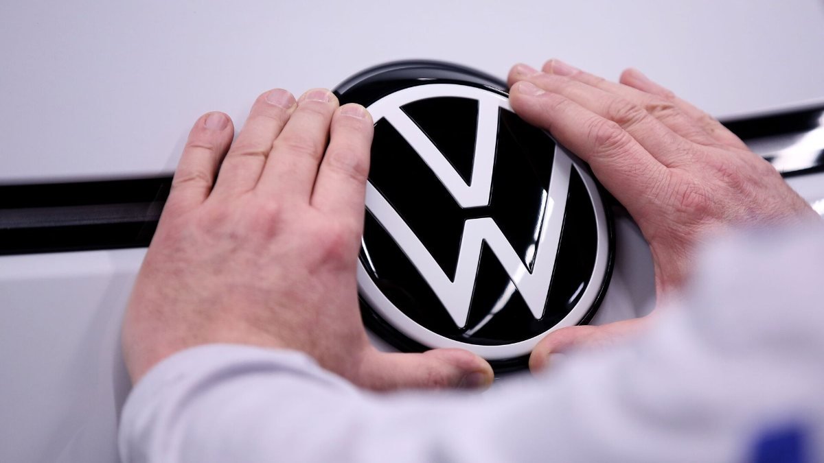 Volkswagen, çalışma ücretlerini ve saatlerini düşürüyor
