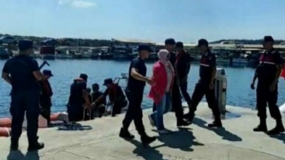 İzmir'de tekneyle Yunan adasına kaçmaya çalışan FETÖ'cüler yakalandı