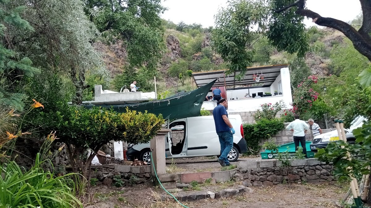 Kayseri'de tamir için çıktığı çatıdan düştü, yaşamını yitirdi