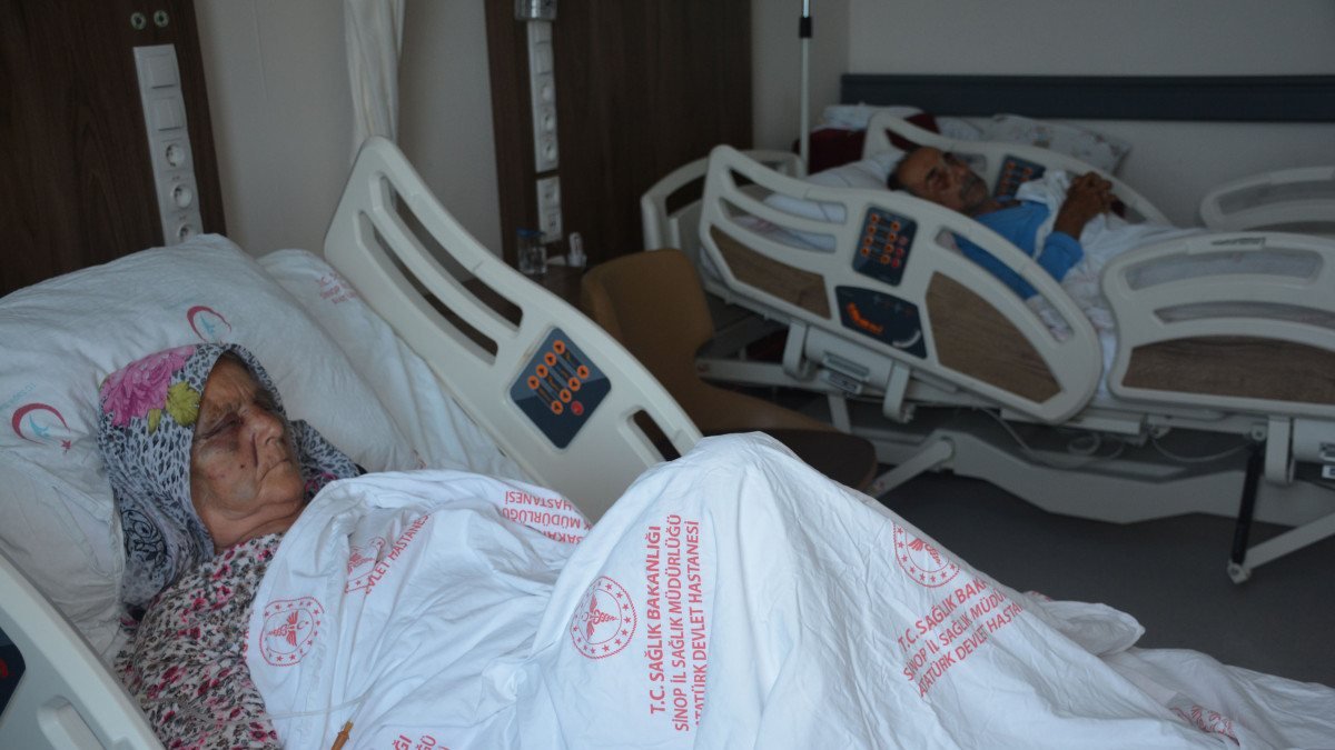 Sinop'taki yaşlı çift oğulları tarafından tekme tokat darbedildi