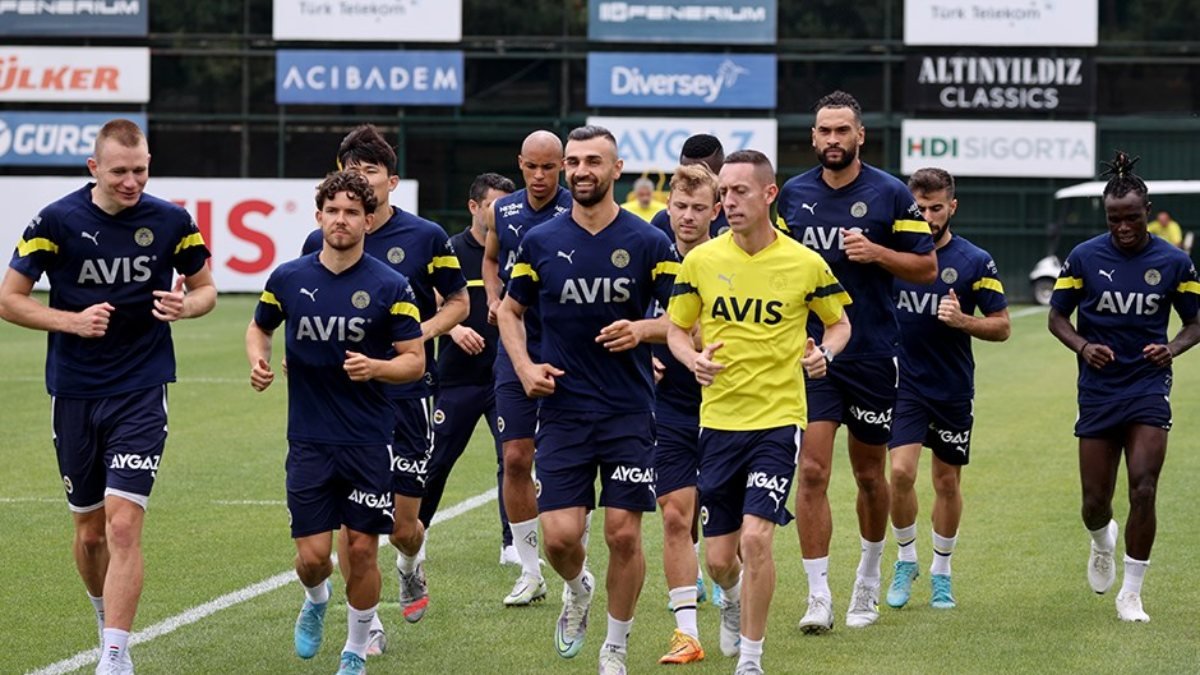 Fenerbahçe'nin kamp kadrosu açıklandı