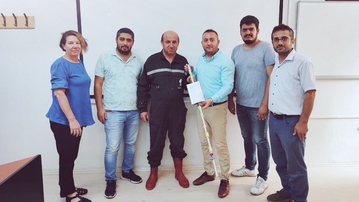 Zonguldak'taki öğrenciler, görme engelliler için akıllı baston üretti