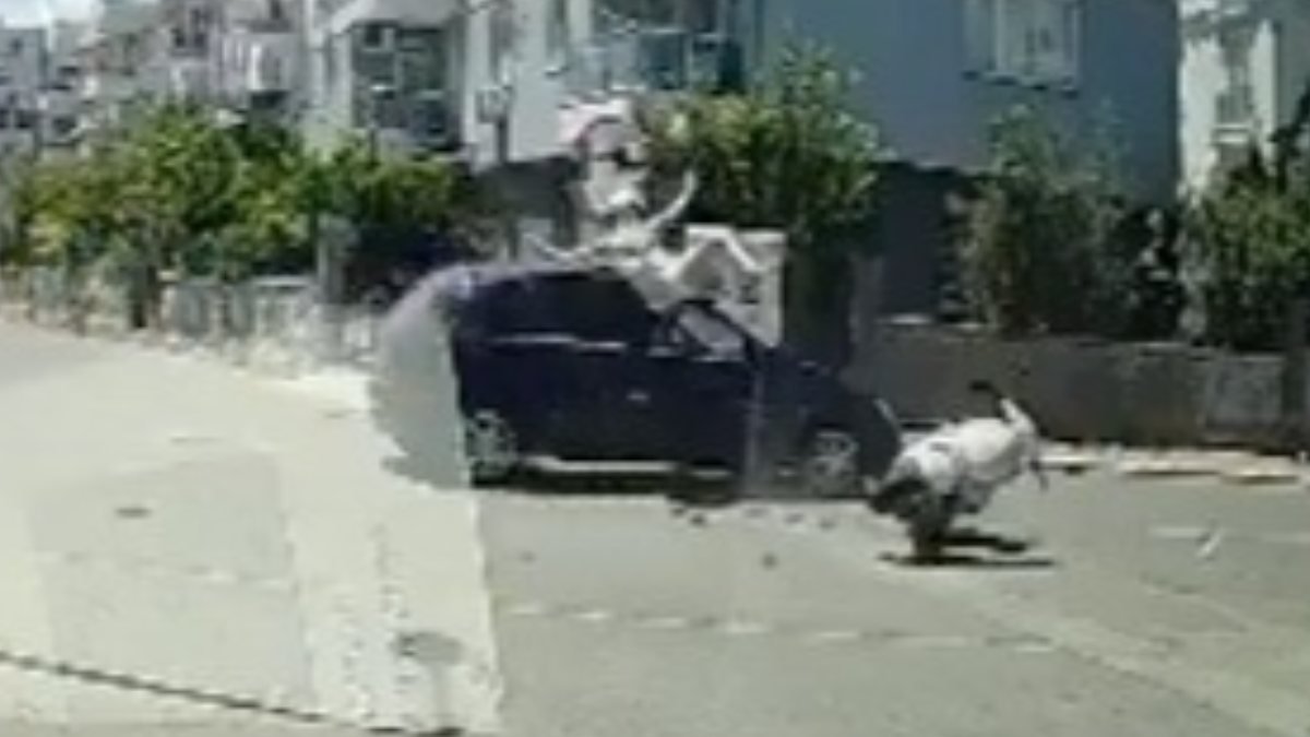 Antalya'da araba ile çarpışan motosikletli havaya uçtu
