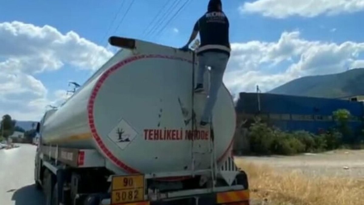İzmir’de 23,4 ton on numara yağ ele geçirildi