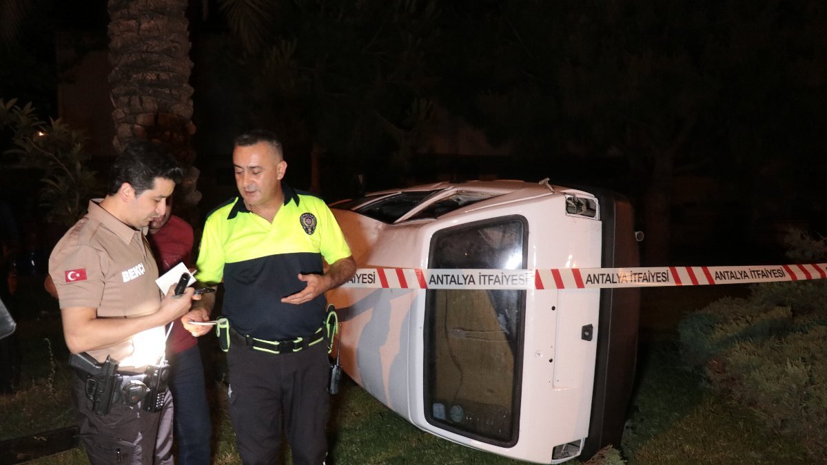 Antalya'da emniyet kemeri takmayan genç kaza sonucu can verdi