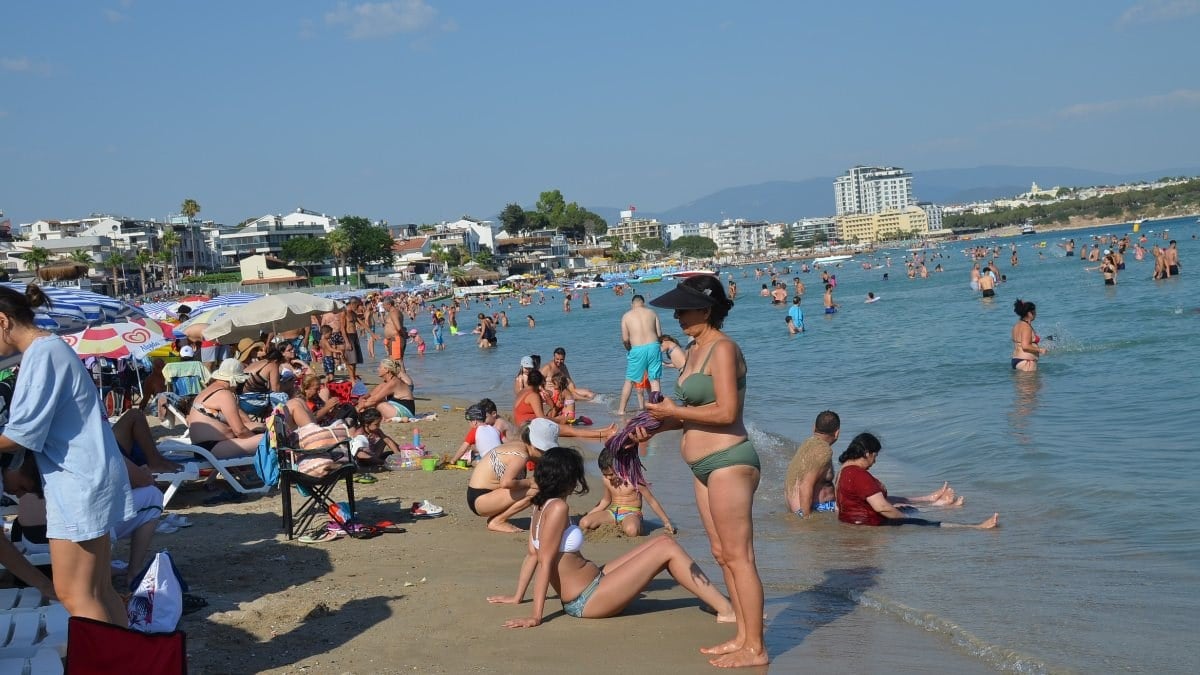 Aydın'daki Altınkum Plajı doldu taştı