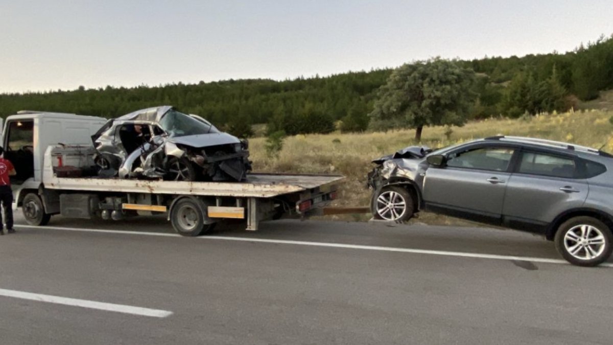 Konya’da iki otomobil çarpıştı: 5 ölü 4 yaralı