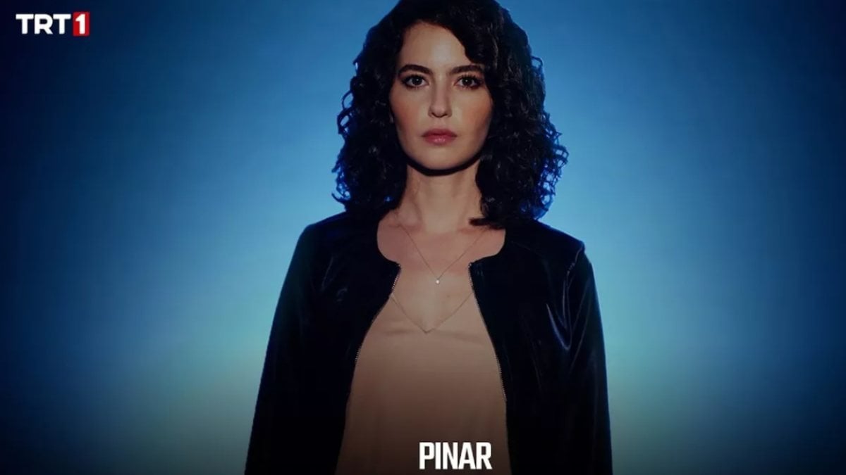 Teşkilat'ın Pınar'ı gömleğini öyle bir açtı ki...Frikik üstüne frikik geldi!