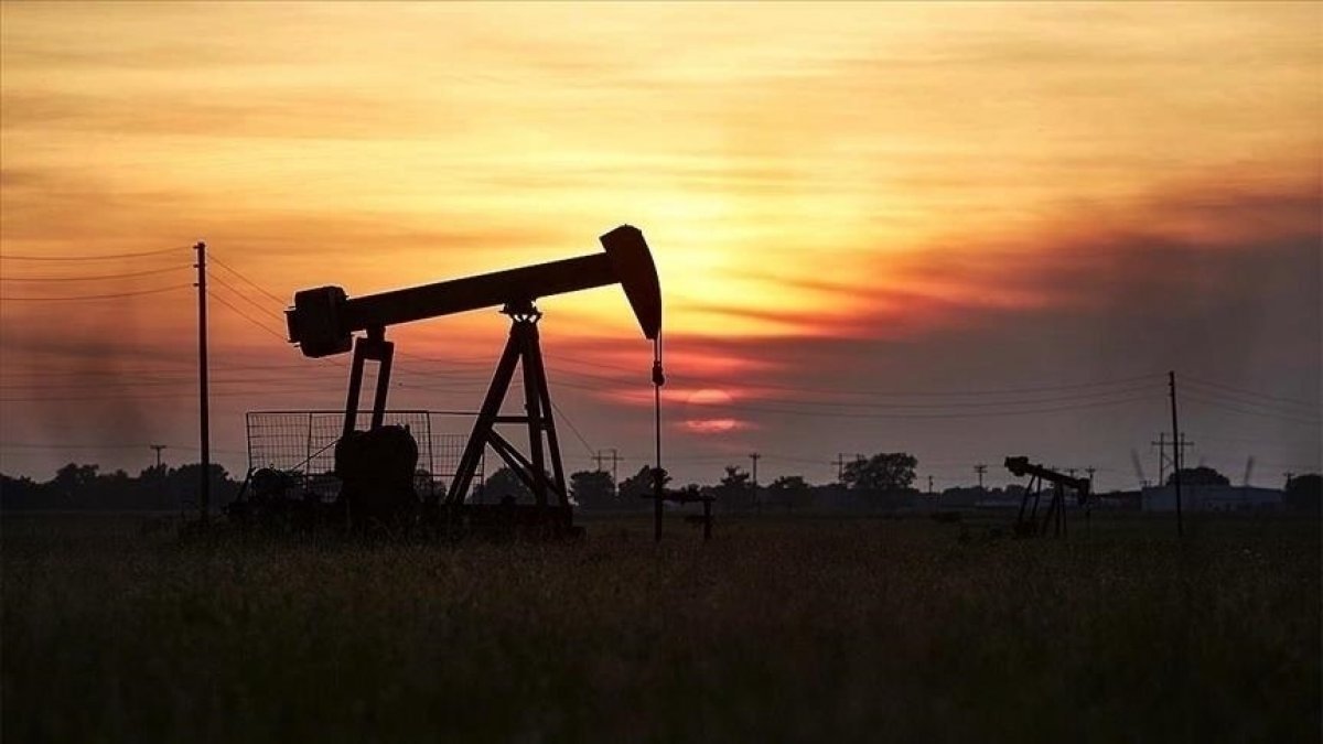 Dünyada petrol fiyatları düşüşe geçti