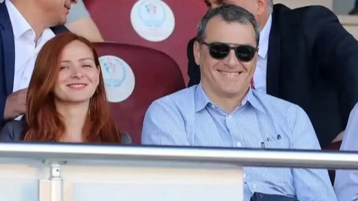 Comolli, Fenerbahçe'deki yardımcısı Selinay Gürgenç'le evlendi