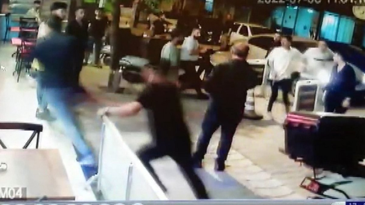 Avcılar'da, silahla iş yerini basıp çalışanlara saldırdılar