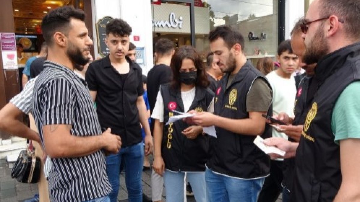 Taksim'de kayıt dışı 30 göçmen yakalandı