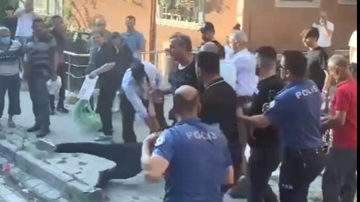 İstanbul'da yanan dairenin sahibi kiracısını yumrukladı