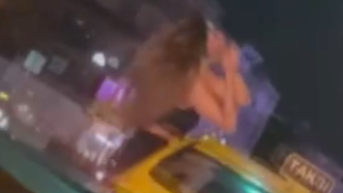 Kadıköy'de taksi camında dans eden kadına ve şoföre ceza