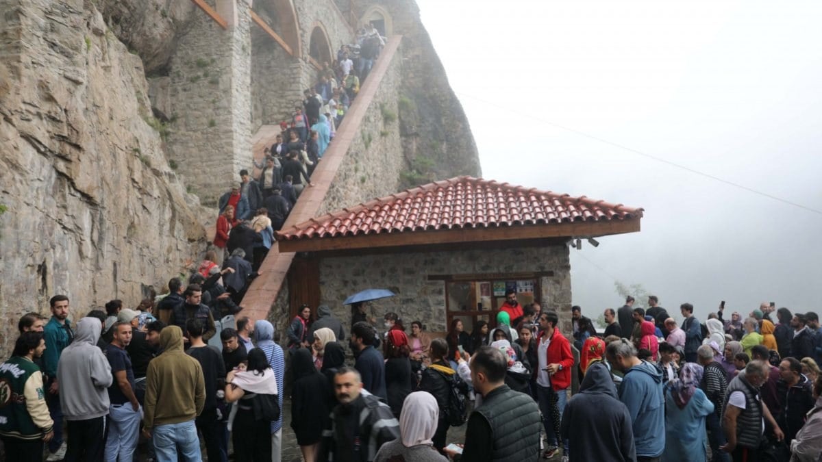 Sümela Manastırı bayramda ziyaretçi akınına uğradı
