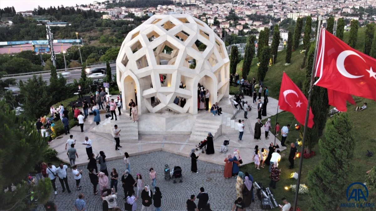 15 Temmuz Şehitler Makamı'na ziyaretçi akını