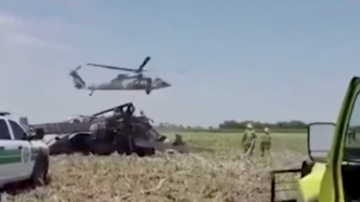Meksika'da uyuşturucu karteli operasyonuna giden helikopter düştü