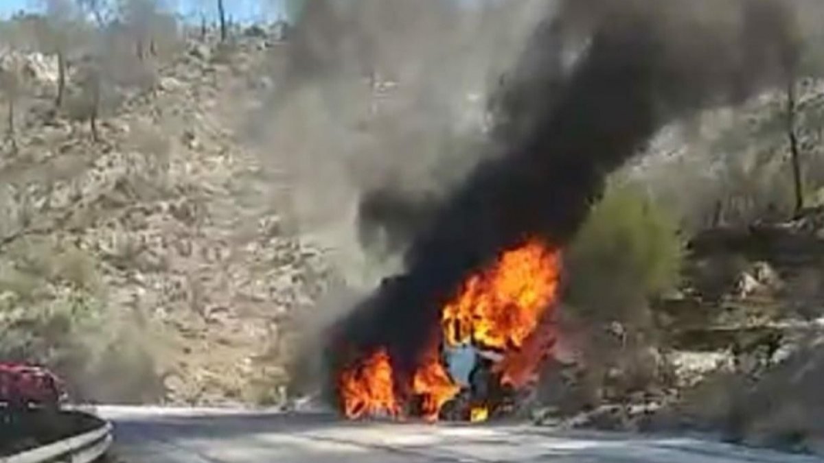 Muğla’da sürücü, yanan kamyonunun içinde öldü