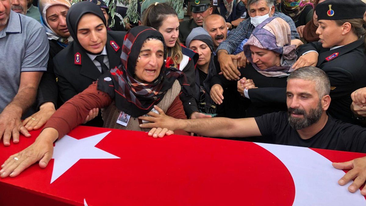 Şehit Uzman Çavuş Taşkın, Erzurum'da son yolculuğuna uğurlandı
