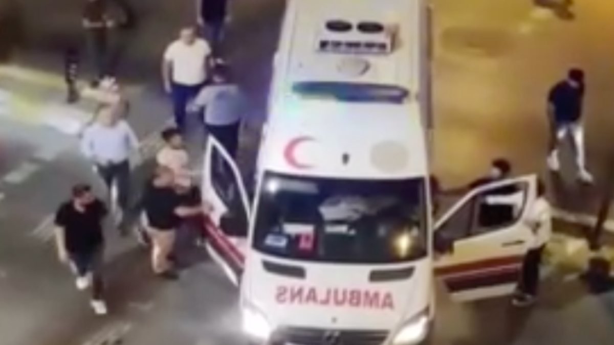 Esenyurt'ta hızlı giden ambulansa küfredince kavga çıktı