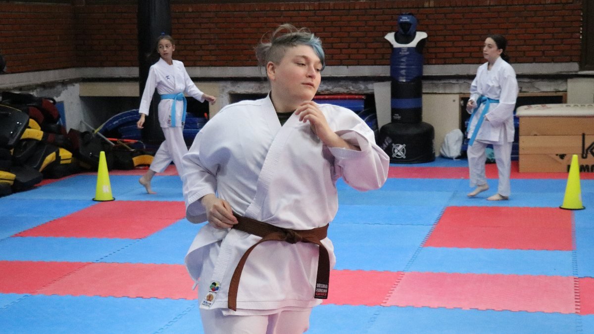 İşitme engelli Cansu karate ile hayata bağlandı