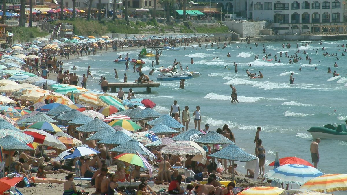 Bayram sonrası Kuşadası'nda yoğunluk devam ediyor