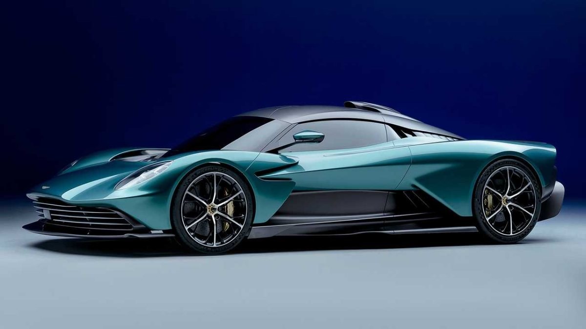 Aston Martin, yeni logosunu tanıttı