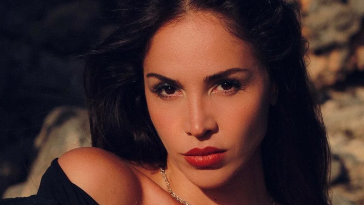 Survivor Berna Keklikler'in kardeşi bikinili pozuyla büyüledi! ' Ablasından daha güzel'