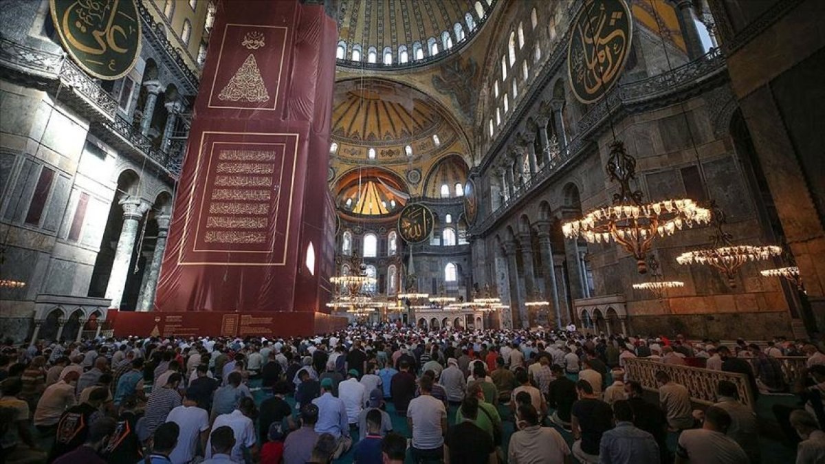 Ayasofya Camii’nin ibadete açılışının ikinci yılı