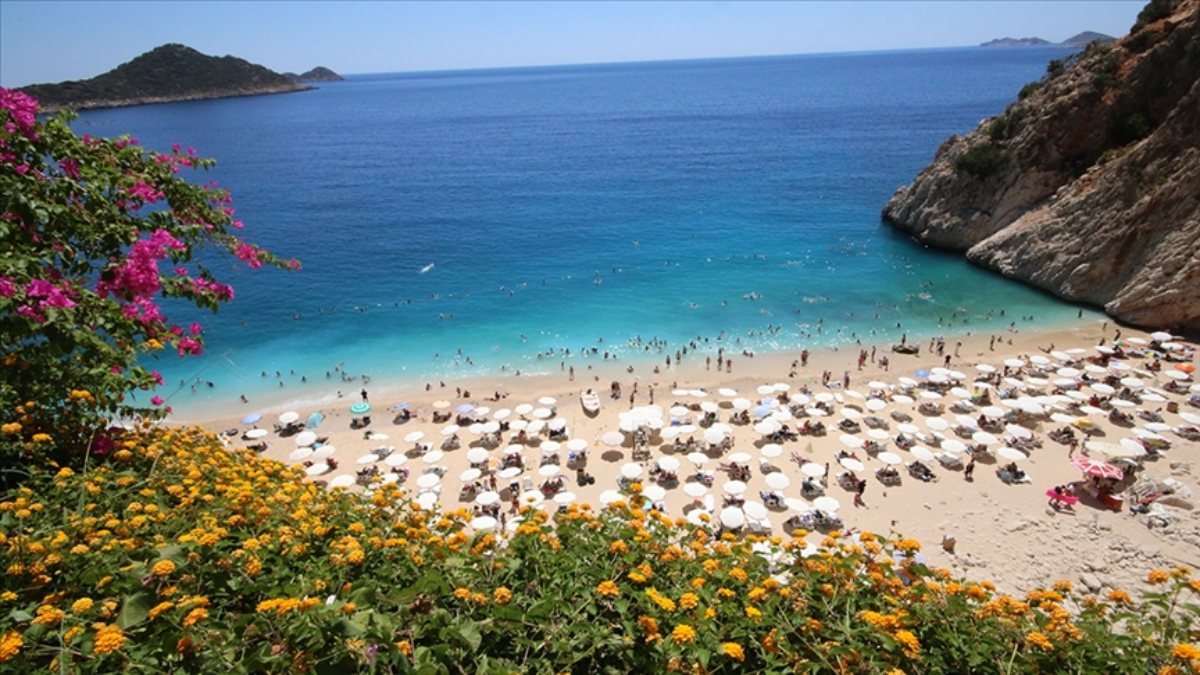 Antalya'ya hafta sonu 88 bin yabancı turist geldi