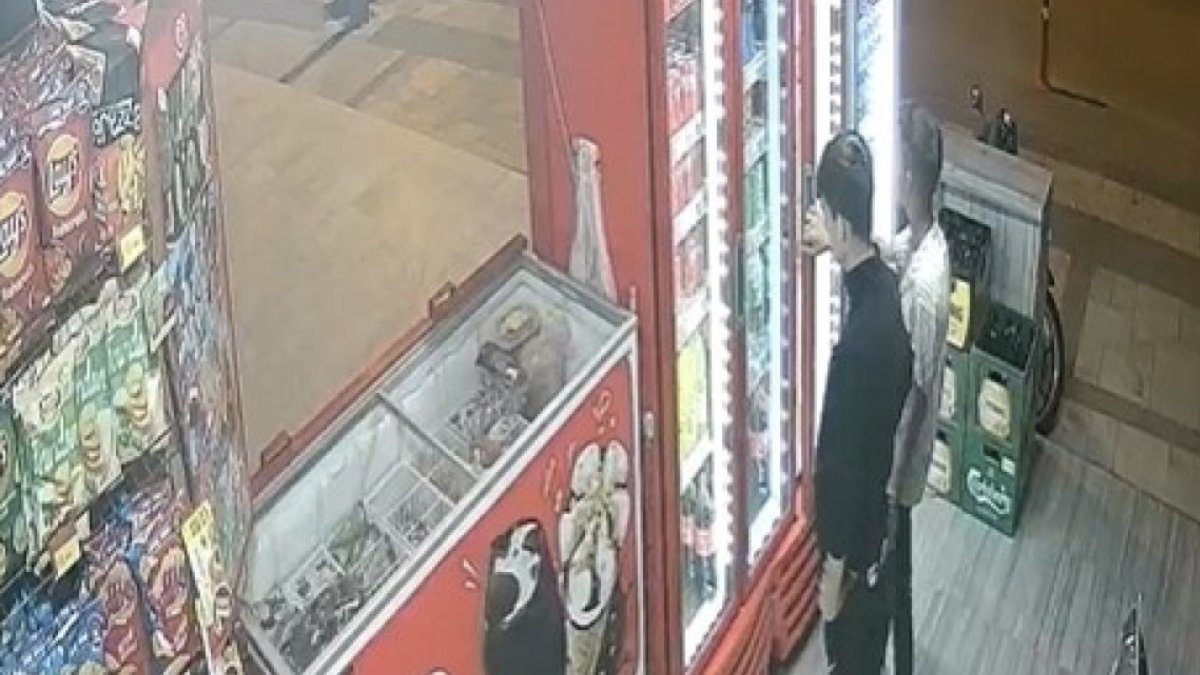 Denizli'de hırsızlar, market önündeki dolaba dadandı