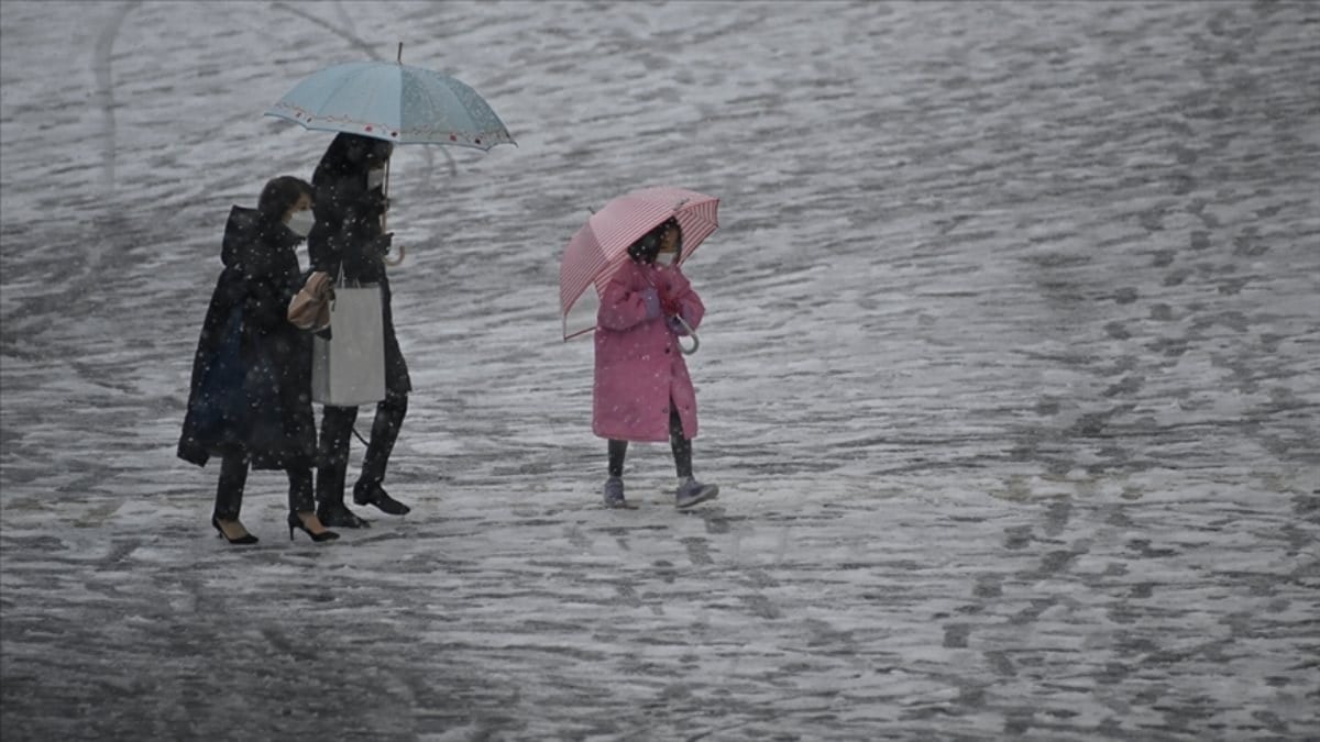Japonya’da şiddetli yağış, 4 bin haneyi elektriksiz bıraktı