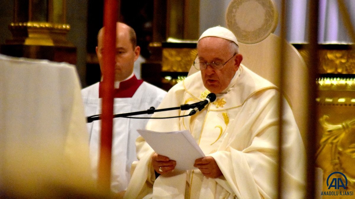 Papa Franciscus'un Kanada seyahati devam ediyor