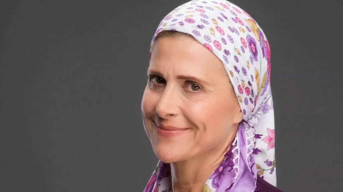 Çocuklar Duymasın'ın Emine'si dekolteli poz verdi! Görenler 'başörtün nerede' diye sordu...