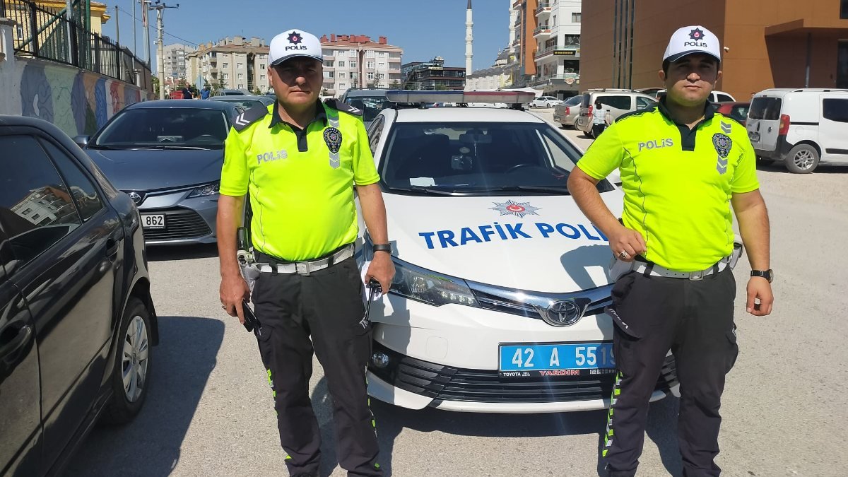 Konya polisi KPSS’ye geç kalan adayların yardımına koştu