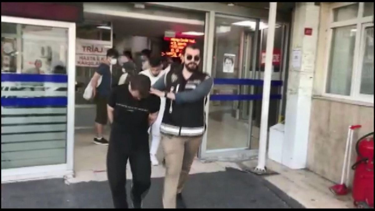 İstanbul’da, çakarlı ve sahte Meclis kartlı silah kaçakçısı yakalandı