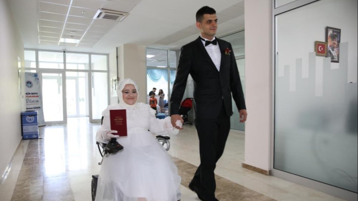 Malatya'da engelli çiftin aşkı, engel tanımadı