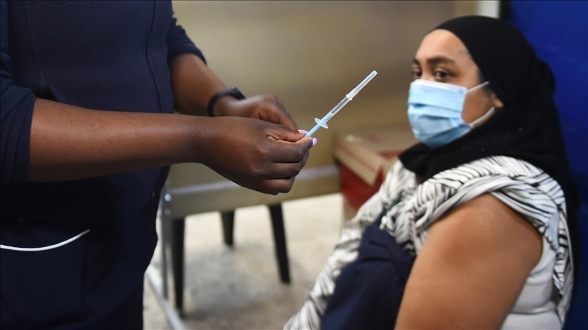 Güney Afrika'da Kovid-19 aşısı bağlantılı ölüm kaydedildi
