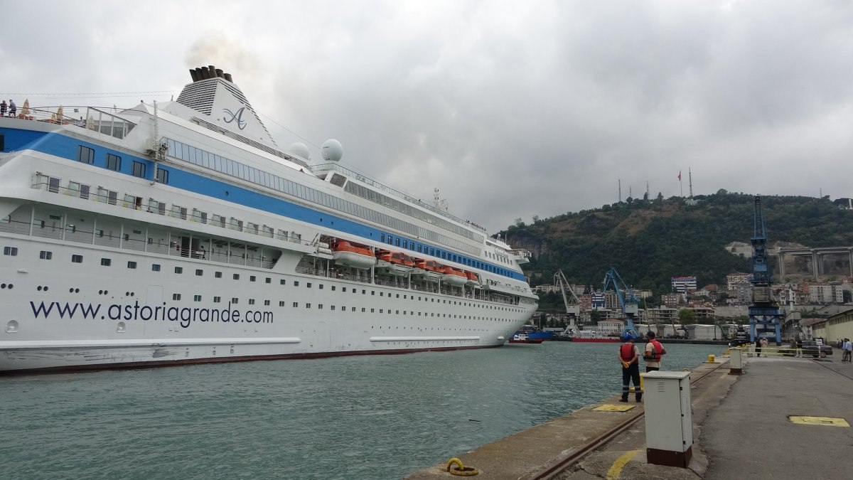 Trabzon Limanı beş yılın ardından bir kruvaziyer gemisini ağırladı