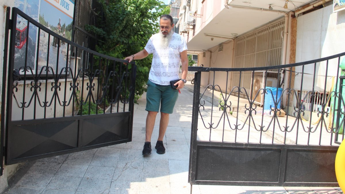 Antalya'da ev sahibi mobingi: Kiracısına otoparkın kapısını kilitledi