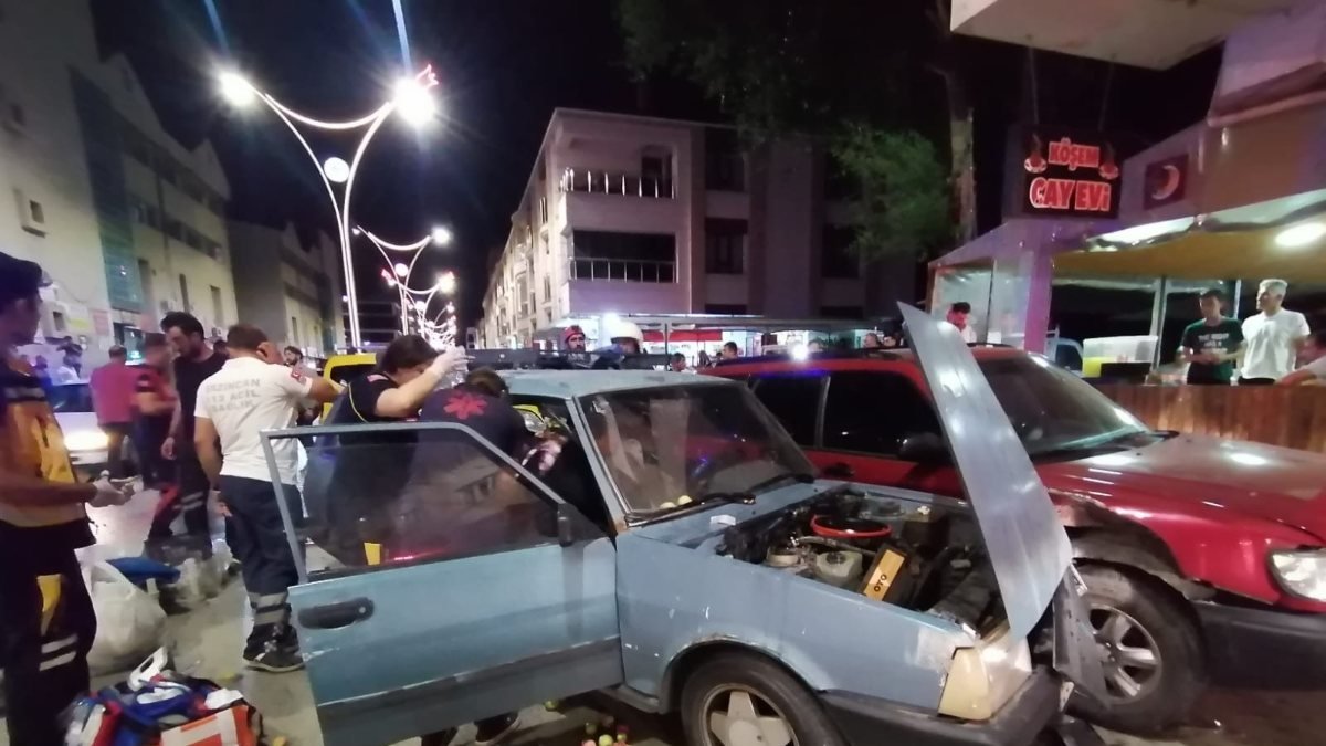 Erzincan'da 3 araç trafik kazasına karıştı