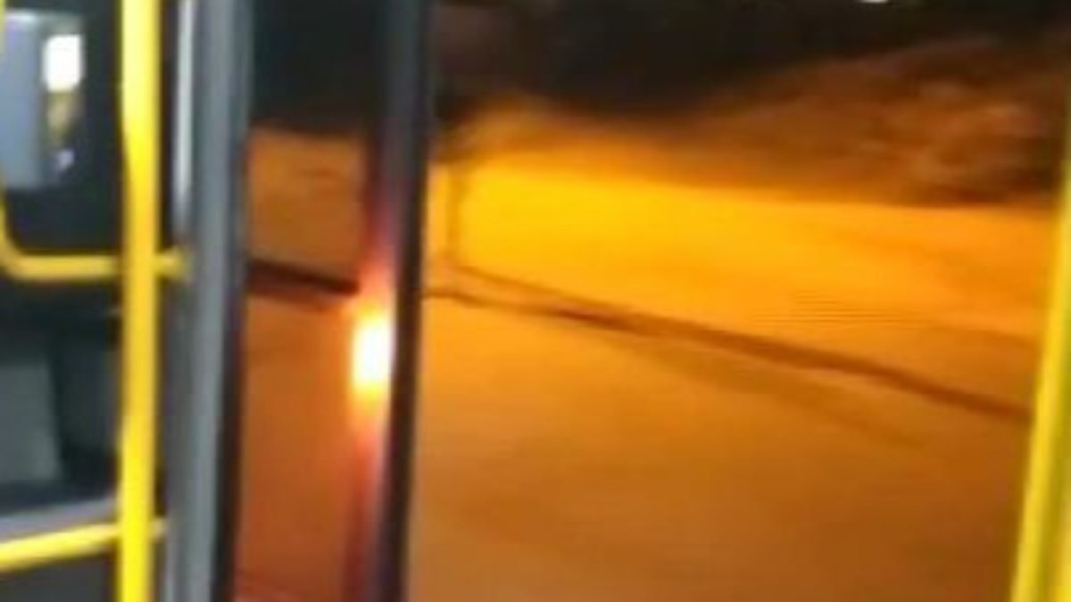 Mardin'de kapısı açık ilerleyen minibüsler tehlike saçıyor