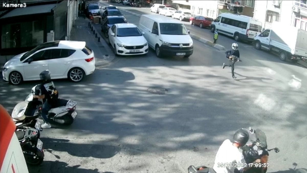 İstanbul'da cadde ortasındaki çatışma kamerada