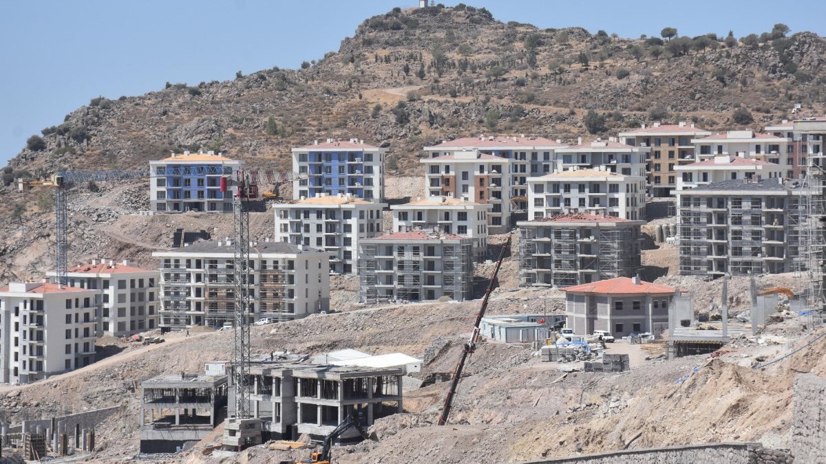 İzmir'de bin 391 deprem konutunun inşası tamamlandı