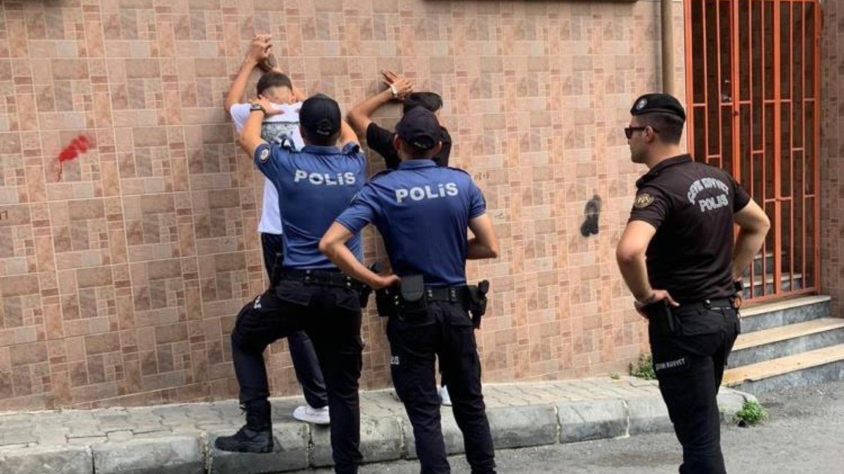 Şişli'de polis ekiplerinden dar alan uygulaması