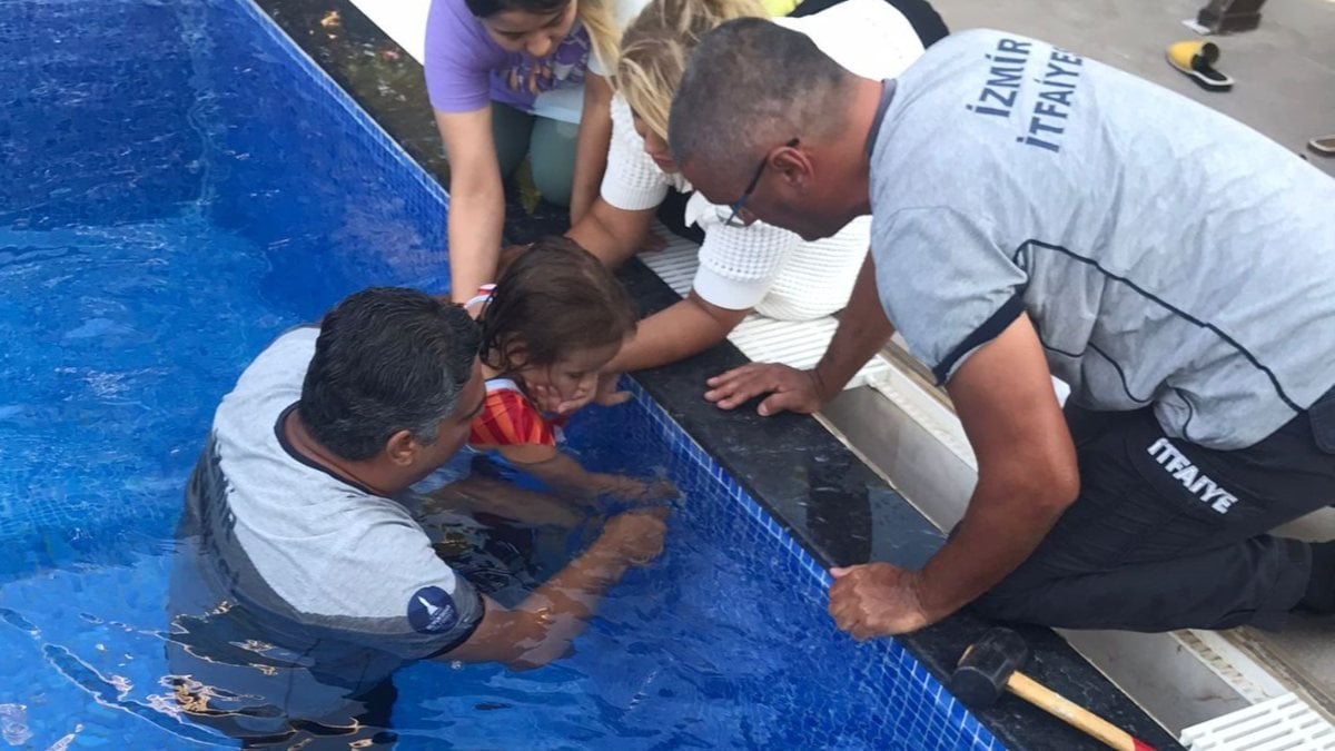 İzmir'deki 5 yaşındaki kızın eli havuz borusuna sıkıştı