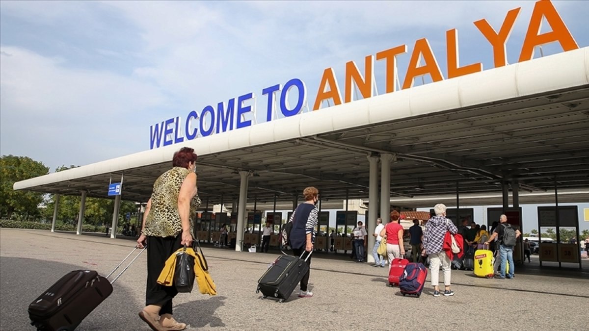 Antalya'ya en çok turist Almanya'dan geldi