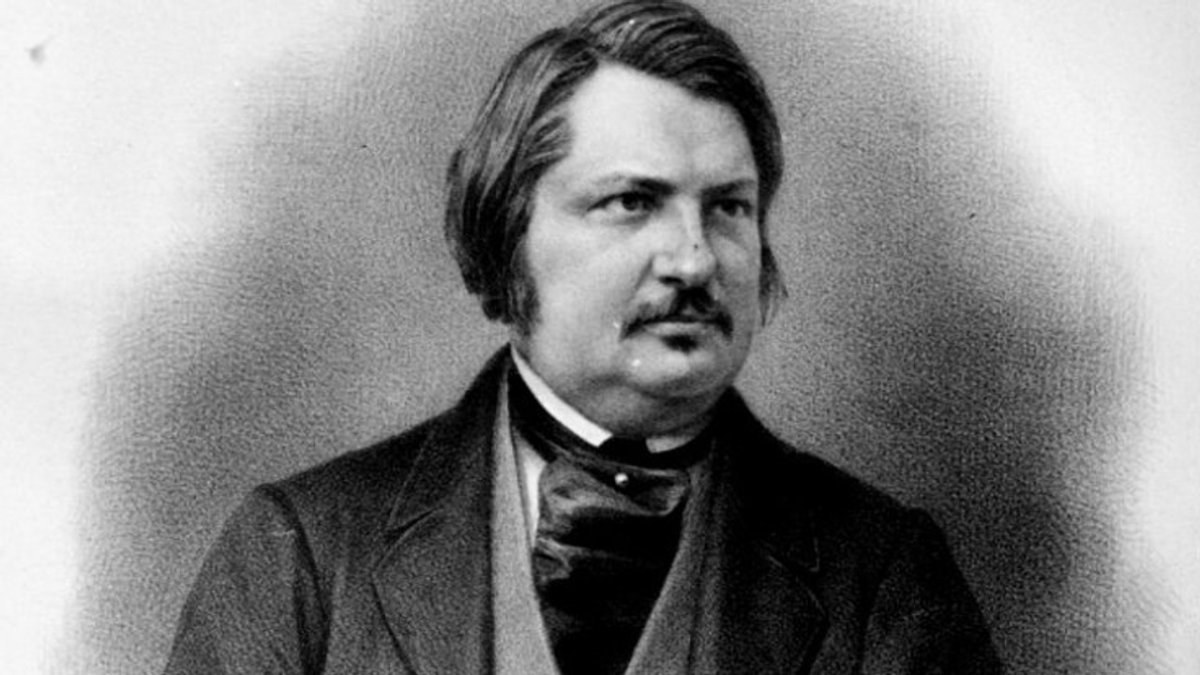Gerçekçilik akımının öncüsü Honore Balzac'ın Bir Kır Balosu kitabı