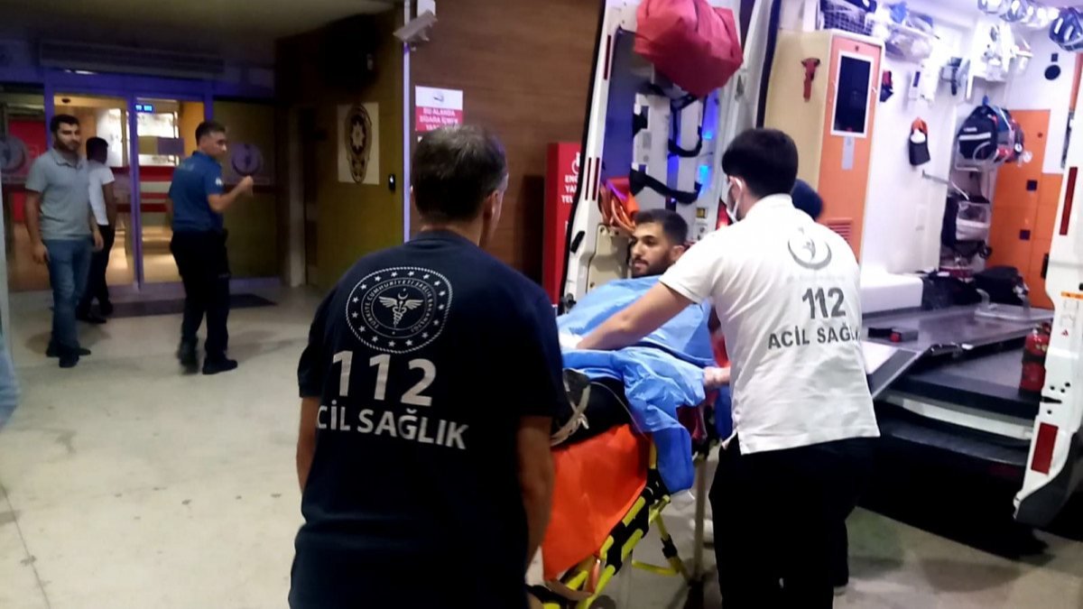 Bursa'da yaralı halde 2 kilometre giderek polis merkezine sığındı
